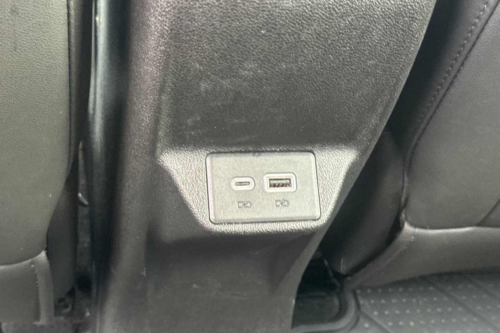 Used 2023 Chevrolet Bolt EUV Premier w/ Redline Edition FWD image 41