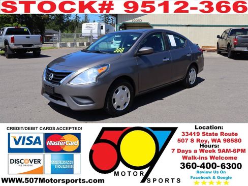 Used 2016 Nissan Versa SV FWD image 3