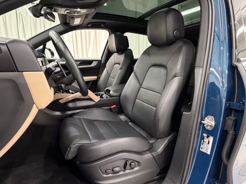 Certified 2024 Porsche Cayenne w/ Premium Package Plus (PFM) image 31