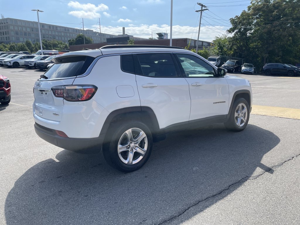 Certified 2024 Jeep Compass Latitude AWD/4WD image 8