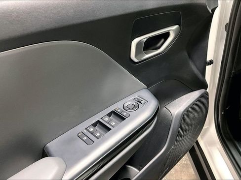 New 2025 Kia K4 LXS image 27