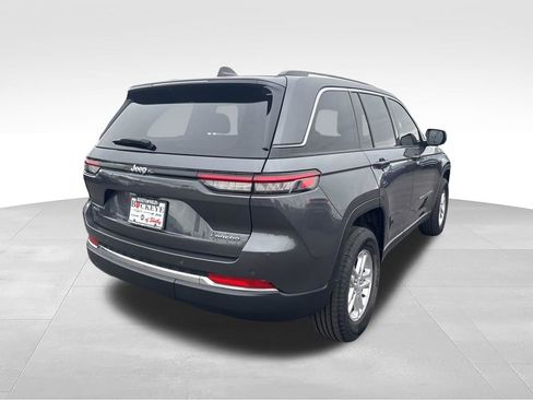 Used 2023 Jeep Grand Cherokee Laredo AWD/4WD image 3