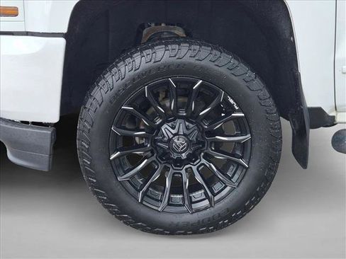 Used 2018 Chevrolet Silverado 1500 LT w/ Texas Edition AWD/4WD image 23