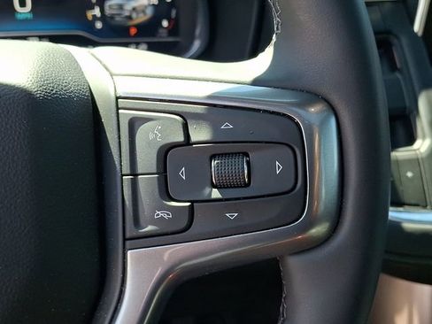 Used 2024 Chevrolet Suburban Z71 w/ Luxury Package AWD/4WD image 20