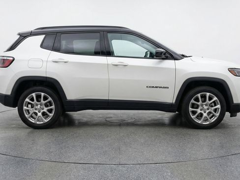 Used 2025 Jeep Compass Limited AWD/4WD image 11