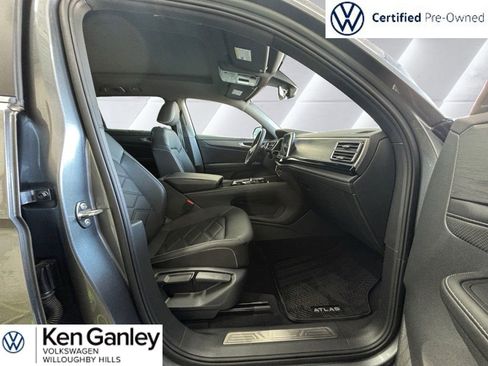 Certified 2024 Volkswagen Atlas Cross Sport SE w/ Panoramic Sunroof Package AWD/4WD image 11