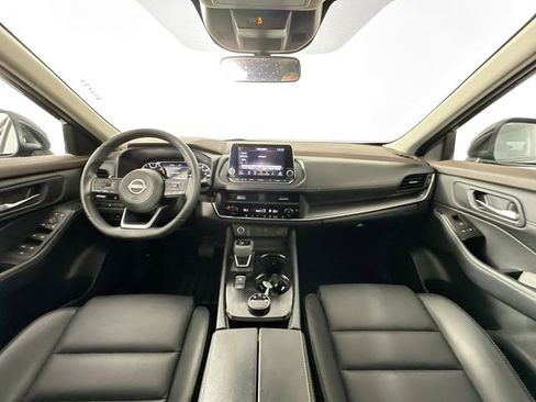 Used 2023 Nissan Rogue SV w/ SV Premium B Package image 3