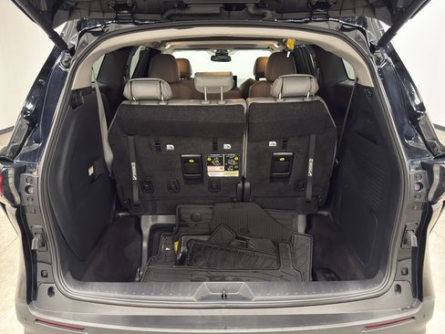 Used 2025 Toyota Sienna XLE image 33