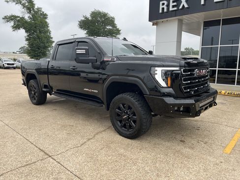 Used 2024 GMC Sierra 2500 AT4 w/ AT4 Preferred Package AWD/4WD image 2