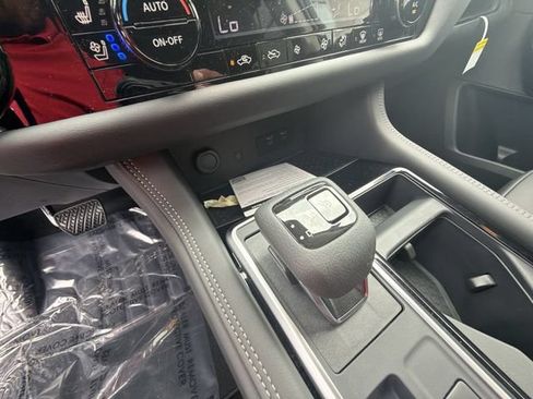 New 2026 Nissan Pathfinder Platinum AWD/4WD image 19