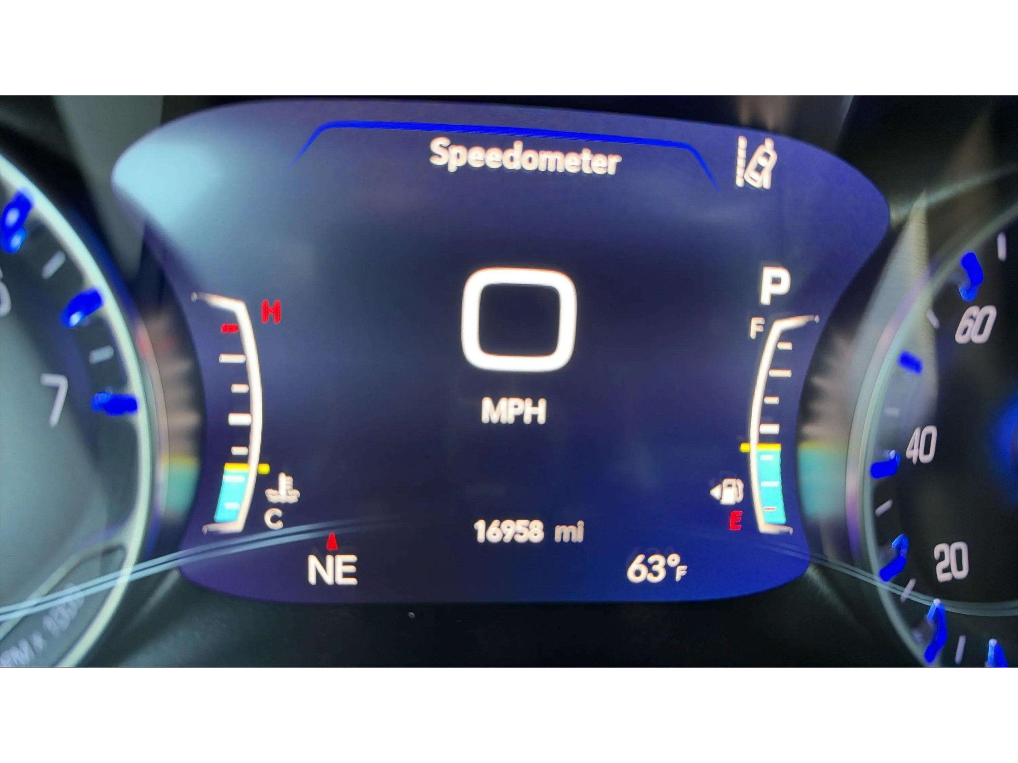 Used 2025 Chrysler Pacifica Limited FWD image 18