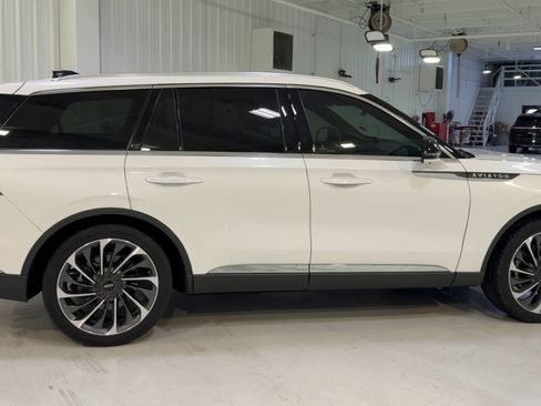 Used 2025 Lincoln Aviator Reserve w/ Illumination Package image 2