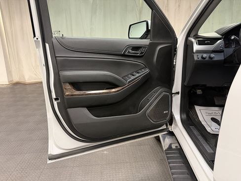 Used 2019 Chevrolet Tahoe LT w/ LT Signature Package AWD/4WD image 24