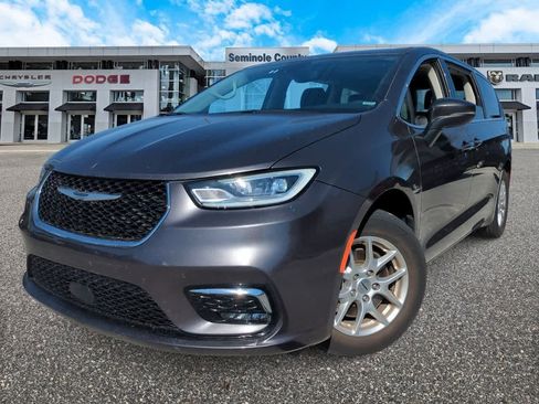 Used 2023 Chrysler Pacifica Touring-L image 1