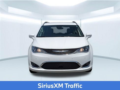 Used 2017 Chrysler Pacifica Touring-L Plus w/ Advanced Safetytec Group FWD image 10