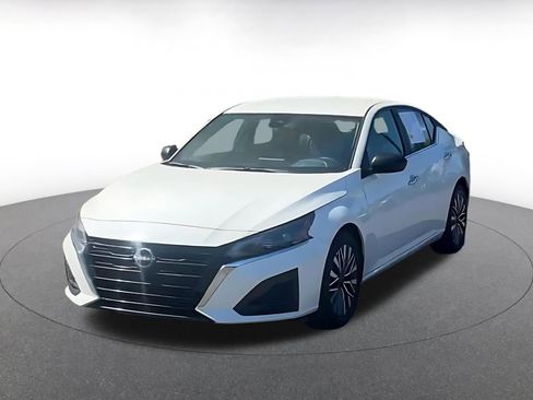 Used 2025 Nissan Altima 2.5 SV image 8