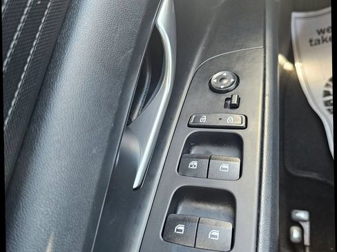 Used 2023 Hyundai Elantra SEL w/ Preferred Accessory Package FWD image 16