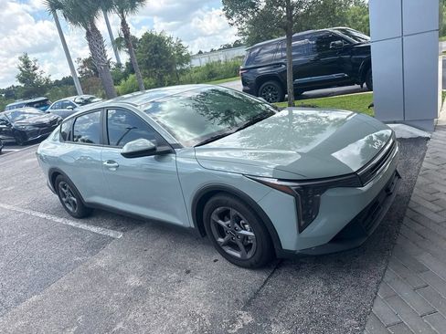 Used 2025 Kia K4 FWD image 2