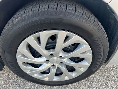 Used 2019 Toyota Corolla LE FWD image 15