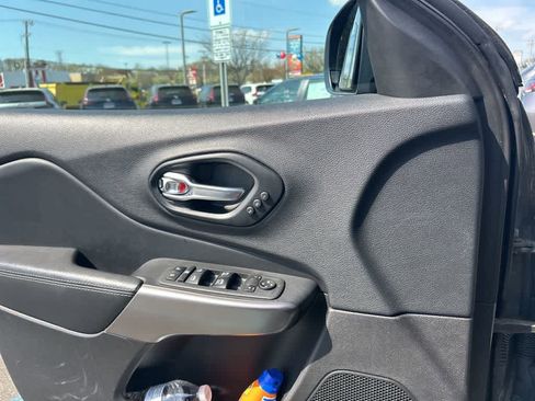 Used 2021 Jeep Cherokee Limited w/ Elite Package image 9