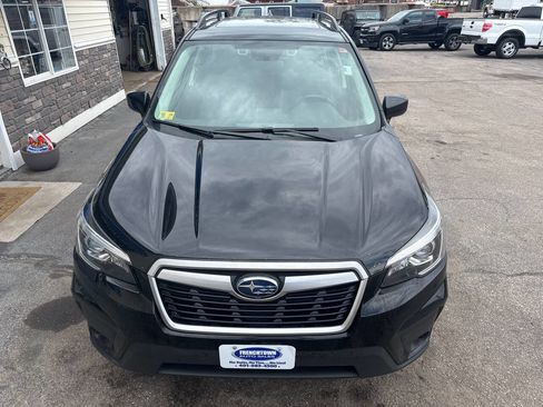 Used 2019 Subaru Forester Premium w/ All-Weather Package image 4