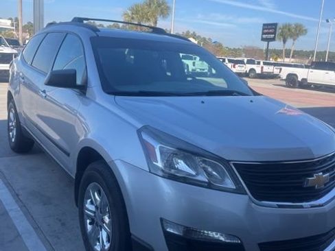 Used 2015 Chevrolet Traverse LS image 3