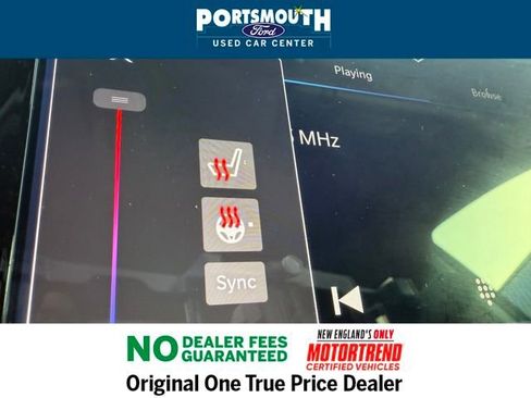 Used 2024 Chrysler Pacifica Touring-L image 11