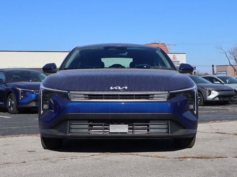New 2025 Kia K4 LXS image 2