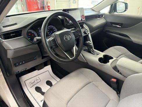 Used 2022 Toyota Venza LE AWD/4WD image 20
