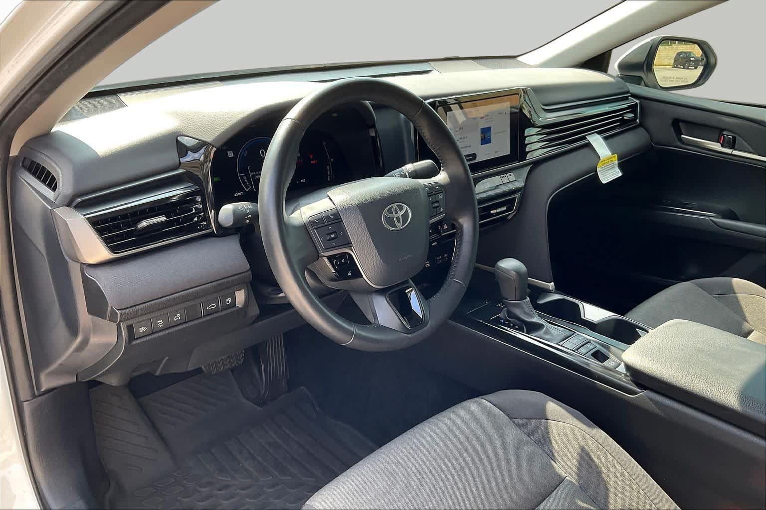 Used 2025 Toyota Camry LE w/ Convenience Package AWD/4WD image 33