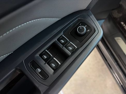 Used 2021 Volkswagen Atlas Cross Sport SE w/ Panoramic Sunroof Package AWD/4WD image 19