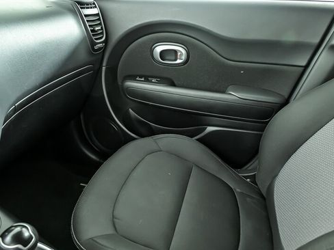 Used 2017 Kia Soul + FWD image 28