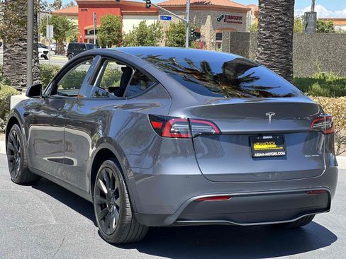 Used 2023 Tesla Model Y Long Range AWD/4WD image 18