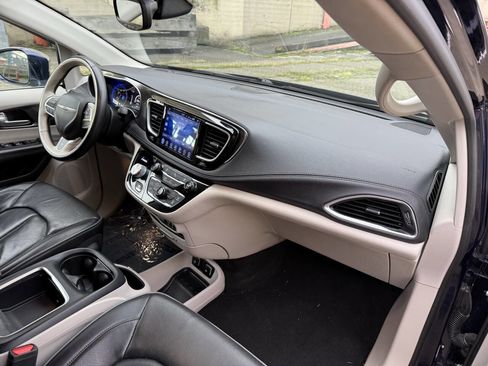 Used 2017 Chrysler Pacifica Limited w/ Tire & Wheel Group image 75