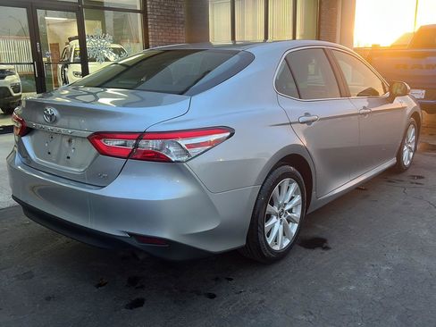 Used 2018 Toyota Camry LE image 4