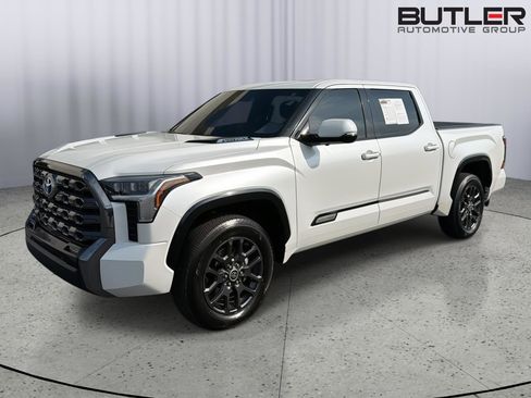 Used 2022 Toyota Tundra Platinum AWD/4WD image 2