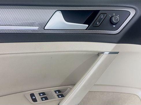 Used 2017 Volkswagen Golf Alltrack SE image 16