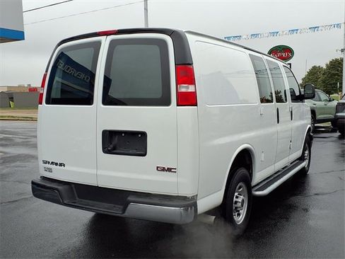 Used 2024 GMC Savana 2500 w/ Driver Convenience Package image 4