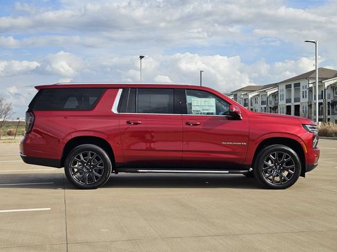 New 2026 Chevrolet Suburban LT w/ Comfort Package RWD image 7