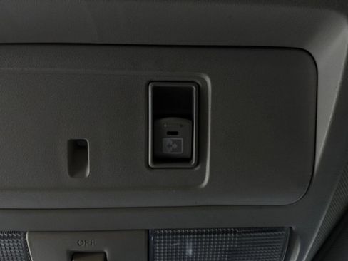Used 2023 Nissan Titan SV w/ SV Convenience Package RWD image 21
