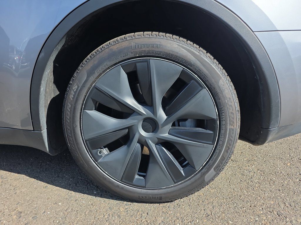 Used 2024 Tesla Model Y Long Range AWD/4WD image 11
