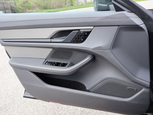 Used 2020 Porsche Taycan 4S image 33