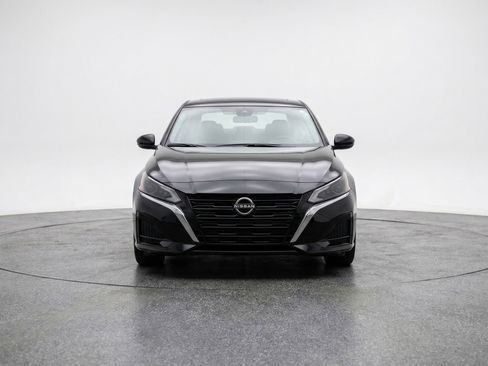 Used 2025 Nissan Altima 2.5 SV image 2