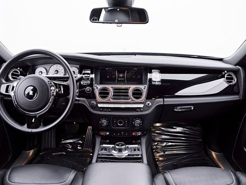 Used 2018 Rolls-Royce Ghost RWD image 63