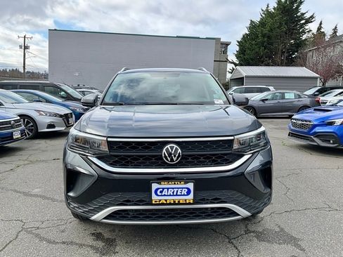 Used 2022 Volkswagen Taos SE image 3