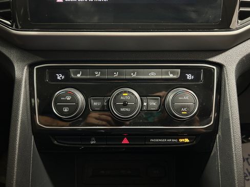 Used 2023 Volkswagen Atlas SEL R-Line AWD/4WD image 10