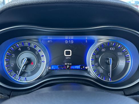Used 2019 Chrysler 300 Limited RWD image 24