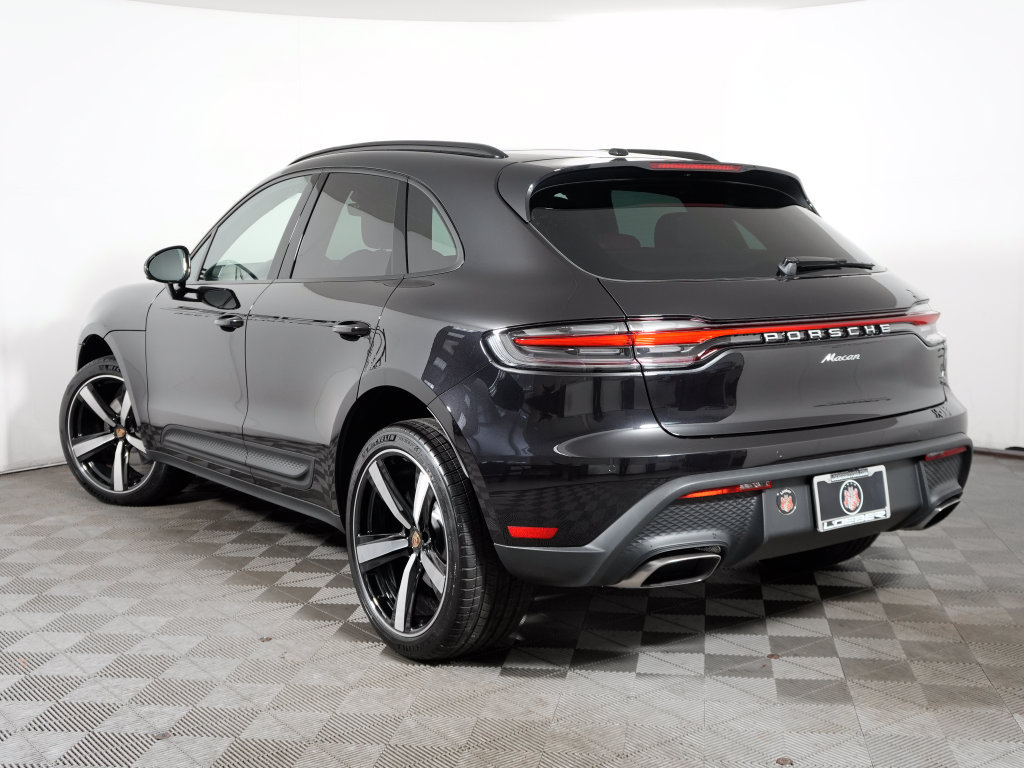 Certified 2026 Porsche Macan AWD/4WD image 3