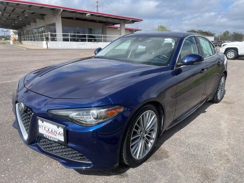 Used 2018 Alfa Romeo Giulia Ti w/ Quick Order Package 22Z Lusso image 6