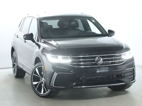 Certified 2022 Volkswagen Tiguan SEL R-Line image 3